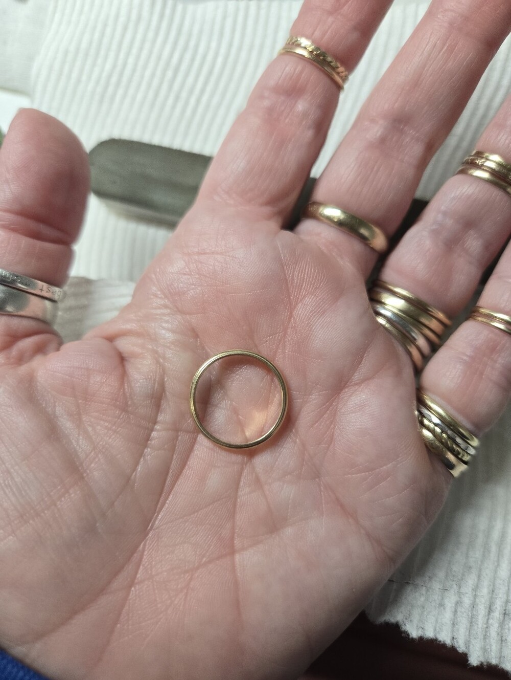 14k Solid Gold Band Stackable Women's Ring - Picture 3 of 8